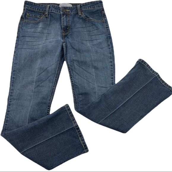 LeviStrauss Signature Lowrise Bootcut Jrs. 9 Short - Picture 1 of 15